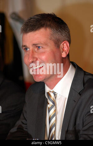 Stephen Kenny, gestionnaire de l'Irlandais Airtricity Premier League club Dundalk. Kenny précédemment Shamrock Rovers géré, Derry City, Dunfermline, de la bohème et Longford Town. Banque D'Images