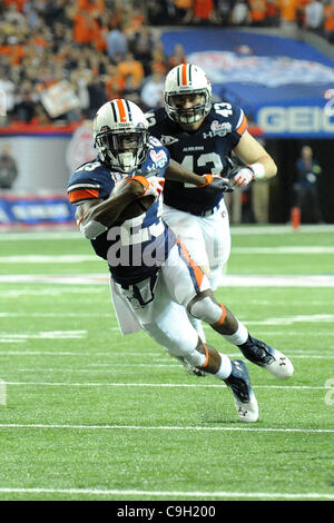 31 déc., 2011 - Atlanta, Géorgie, États-Unis - Auburn Tigers Onterio McCalebb running back (23) exécute la balle dans un match contre le Virginia Cavaliers au Chick-Fil-un bol. Auburn gagne 43-24 (crédit Image : © Marty/ZUMAPRESS.com) Torybag/Southcreek Banque D'Images