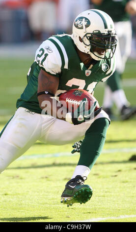 1 janvier, 2012 Gaedens - Miami, Floride, États-Unis - New York Jets en marche arrière LaDainian Tomlinson (21) pendant le jeu entre les dauphins et les Jets au Sun Life Stadium de Miami Gardens en Floride. Défaite des Dolphins de Miami New York Jets 19 - 17 (Crédit Image : © Luis Blanco/Southcreek/ZUMApress.com) Banque D'Images