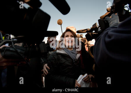 2 janvier 2012 - West Des Moines, Iowa, États-Unis - candidat présidentiel républicain MICHELE BACHMANN entreprises tours de West Des Moines le lundi. (Crédit Image : © Andrew A. Nelles/ZUMAPRESS.com) Banque D'Images