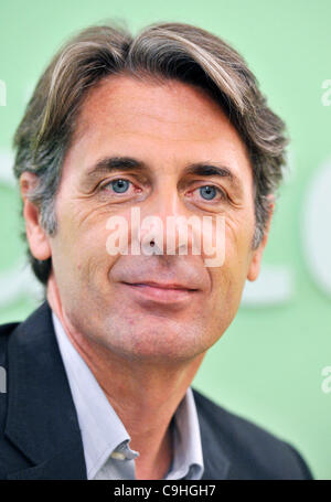 Une succursale de la Banque mondiale, membre du groupe PPF, dans la rue Vodickova, Prague, République tchèque le 13 juillet 2011. Massimo imagée Fabbri, fondateur de Crea Études Internationales, et l'auteur de la conception de la Banque. (CTK Photo/Martin Sterba) Banque D'Images