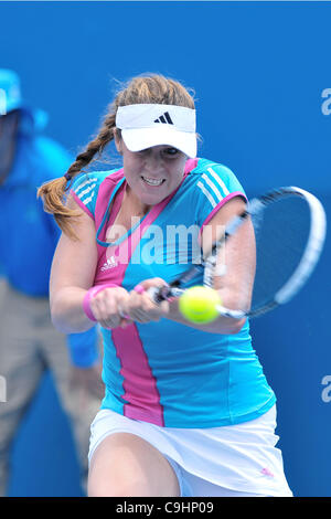 09.01.12 Sydney, Australie.Le Russe Anastasia Pavlyuchenkova en action contre l'Allemagnes Andrea Petkovic pendant le tournoi de tennis de Sydney International Apia , série ouverte, au centre de tennis du Parc olympique de Sydney,Homebush. Banque D'Images