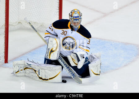 Le 6 janvier 2012 - Raleigh, Caroline du Nord, États-Unis - Sabres de Buffalo Ryan Miller gardien (30) au cours de tonights jeu.Les ouragans défait Buffalo 4-2 au RBC Center de Raleigh en Caroline du Nord. (Crédit Image : © Anthony Barham/ZUMAPRESS.com)/Southcreek Banque D'Images