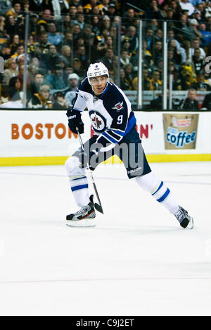 10 janvier 2012 - Boston, Massachusetts, États-Unis - Winnipeg Jets aile gauche Evander Kane (9) en action au cours de la troisième période du match contre les Bruins de Boston au TD Garden de Boston, Massachusetts. Beat Bruins 5 - 3 jets. (Crédit Image : © Mark Fort/Southcreek/ZUMAPRESS.com) Banque D'Images