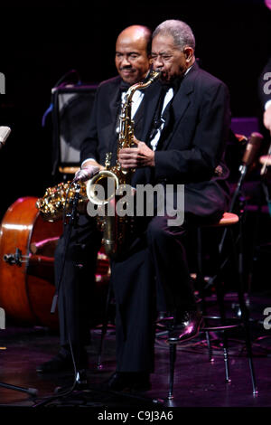 Frank Wess ;Benny Golson ; à la NEA Jazz Masters 2012 Cérémonie de remise des prix et concert le 10 janvier 2012 à Jazz at Lincoln Center's Rose Hall. Crédit photo ; Rahav Iggy Segev/ Photopass.com Banque D'Images