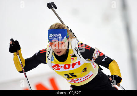 Magdalena Neuner(Allemagne) pendant les 15 km individuel femmes course Coupe du Monde de biathlon de Nove Mesto, République tchèque gratuit, le mercredi 11 janvier, 2012.(CTK Photo/Lubos Pavlicek) Banque D'Images