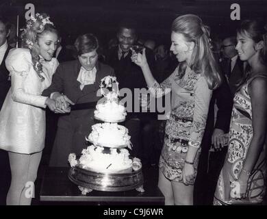 5 janvier, 1968 - Mariage de Sharon Tate Roman Polanski à Chelsea Register Office.Fourni par Photos, inc..1968.(Image Crédit : Â© Globe Photos/ZUMAPRESS.com) Banque D'Images