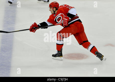 10 janvier 2012 - Raleigh, Caroline du Nord, États-Unis - Carolina Hurricanes aile droite Patrick Dwyer (39) au cours de tonights jeu.Flyers défait les ouragans 2-1 à RBC Center de Raleigh en Caroline du Nord. (Crédit Image : © Anthony Barham/ZUMAPRESS.com)/Southcreek Banque D'Images