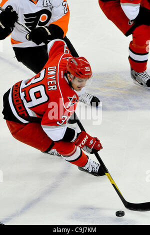 10 janvier 2012 - Raleigh, Caroline du Nord, États-Unis - Carolina Hurricanes aile droite Patrick Dwyer (39) au cours de tonights jeu.Flyers défait les ouragans 2-1 à RBC Center de Raleigh en Caroline du Nord. (Crédit Image : © Anthony Barham/ZUMAPRESS.com)/Southcreek Banque D'Images