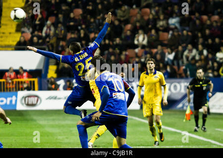 11/01//2011. Valencia, Espagne Copa del Rey, Football - Espagne - Levante UD vs Alcorcon - Levante, de Valence, gagner 4-0 dans le deuxième match de la compétition éliminatoire contre l'équipe de 2e division Alcorcón et passe à la ronde suivante - Levante uD player comme il saute pour le bal Banque D'Images