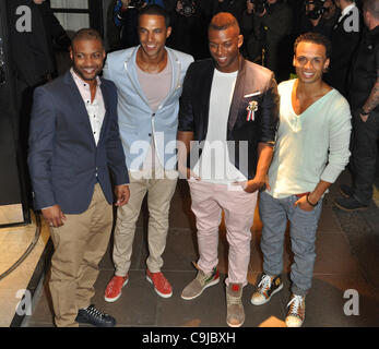 London, Royaume-Uni 12/01/2012 Jonathan Gill, Marvin Humes, Oritse Williams et Aston Merrygold - JLS assiste à la Brit Awards 2012 candidatures annonce au Savoy de Londres (Photo crédit : Photobeat Images/Alamy) Banque D'Images