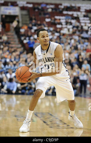 11 janvier 2012 - Philadelphie, Pennsylvanie, États-Unis - Villanova Wildcats guard Dominic joue (23) avec la balle. Dans un grand match de l'Est jusqu'au Wells Fargo Center de Philadelphie, Pennsylvanie. Des sentiers de Syracuse à la Villanova la moitié par un score de 43-24. (Crédit Image : © Mike/Southcreek human life by Sylvester Graham Banque D'Images