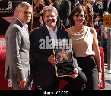 12 janvier 2012 - Hollywood, Californie, États-Unis - George Clooney & Allison Janney rejoint à pied de la renommée en l'honneur de John Wells avec une satr. (Crédit Image : © Lisa O'Connor/ZUMAPRESS.com) Banque D'Images