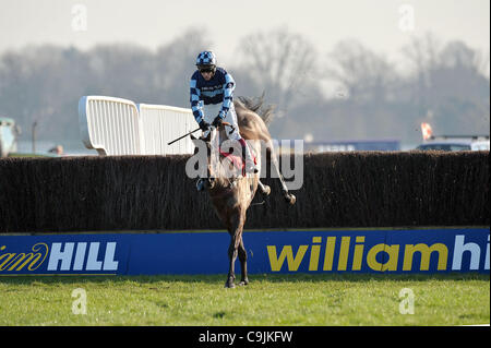 La menorah montée par Richard Johnson saute la dernière et continue pour gagner le pari avec williamhill.com sur votre mobile novices' Chase Cl2 2m à Kempton Park Racecourse, Sunbury-on-Thames, Middlesex - 14/01/2012 - CRÉDIT : Martin Dalton/TGSPHOTO/Alamy Live News Banque D'Images