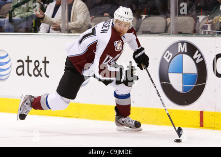 14 janvier 2012 - Dallas, Texas, États-Unis - Colorado Avalanche Avant Chuck Kobasew (17) au cours de l'action entre les Stars de Dallas et l'Avalanche du Colorado. Colorado bat Dallas 2-1 à l'American Airlines Center. (Crédit Image : © Andrew Dieb/ZUMAPRESS.com)/Southcreek Banque D'Images