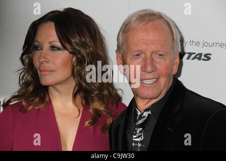 14 janvier 2012 - Hollywood, Californie, États-Unis - J15472CHW .Le 9e G'DAY USA Los Angeles gala cravate noire .La grande salle de bal/Hollywood & Highland Center, Hollywood, CA .01/14/2012.PAUL HOGAN ET LINDA KOZLOWSKI . Crédit Image : 2012(Â© Clinton Wallace/Globe Photos/ZUMAPRESS.com) Banque D'Images