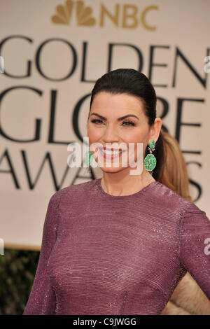 15 janvier 2012 - Los Angeles, Californie, États-Unis - JULIANNA MARGULIES arrive sur le tapis rouge portant 'Naeem Khan' pour la 69e Golden Globe Awards annuel. (Crédit Image : © ZUMAPRESS.com/ZUMAPRESS.com) Banque D'Images