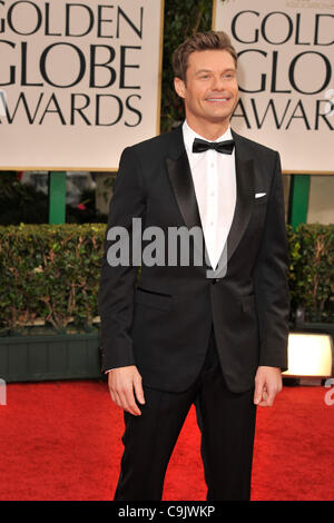 15 janvier 2012 - Los Angeles, Californie, États-Unis - Ryan Seacrest arrive sur le tapis rouge portant 'Burberry costume et Harry Winston Watch' pour la 69e Golden Globe Awards annuel. (Crédit Image : © ZUMAPRESS.com/ZUMAPRESS.com) Banque D'Images