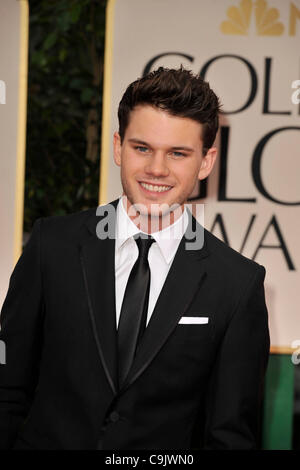 15 janvier 2012 - Los Angeles, Californie, États-Unis - JEREMY IRVINE arrive sur le tapis rouge pour le 69e Golden Globe Awards annuel. (Crédit Image : © ZUMAPRESS.com) Banque D'Images