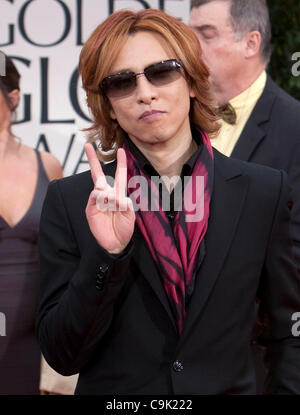 15 janvier 2012 - Hollywood, Californie, États-Unis - Musicien YOSHIKI arrive à la 69e Golden Globe Awards au Beverly Hilton Hotel à Beverly Hills. (Crédit Image : © ZUMAPRESS.com/ZUMAPRESS.com) Banque D'Images