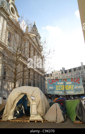 Occupy London célébrer Martin Luther King Jr sur les pas de St Paul's à Londres Banque D'Images