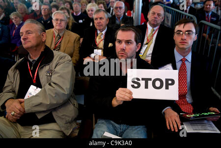 16 janvier 2012 - Myrtle Beach, SC, États-Unis d'Amérique - le chronométreur fait un pas très subtile suggestion à Rick Perry en tant que gouverneur du Texas, dépasse son temps de parole imparti à la Caroline du Sud, la liberté et la foi présidentielle Forum. Lancement de la Coalition Banque D'Images