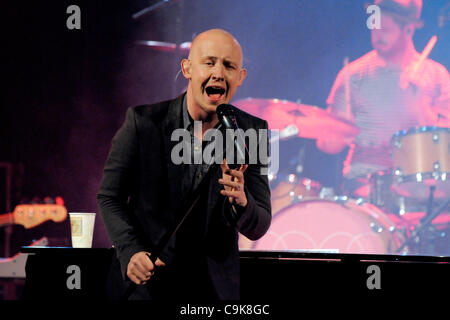 Janvier 17, 2012, Toronto, Canada - le groupe américain "The Fray" se produit à l'Opéra. Dans photo, chanteur Isaac Slade. Banque D'Images