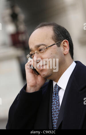 Le 17 janvier, 2012 - Londres, Royaume-Uni - diffuseur et journaliste égyptien controversé Abdel-Latif Menawy à Londres, qui vient de publier son dernier livre : La dernière : Tahrir 18 jours de Moubarak (crédit Image : ©/ZUMAPRESS.com) Liasi Theodore Banque D'Images