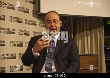 Le 17 janvier, 2012 - Londres, Royaume-Uni - diffuseur et journaliste égyptien Abdel-Latif Menawy à Londres, qui vient de publier son dernier livre : La dernière : Tahrir 18 jours de Moubarak (crédit Image : ©/ZUMAPRESS.com) Liasi Theodore Banque D'Images