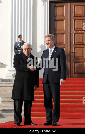 18 janvier 2012 - Berlin, Berlin, Allemagne - Palestine Le Président Mahmoud Abbas rencontre le président allemand Christian Wulff au château de Bellevue à Berlin, Allemagne, 18 janvier 2012. Le jour suivant, Abbas va rencontrer la chancelière allemande, Angela Merkel (CDU) pour les pourparlers politiques. Photo par Thaer Ganaim (crédit Image : © Th Banque D'Images