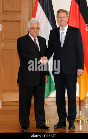 18 janvier 2012 - Berlin, Berlin, Allemagne - Palestine Le Président Mahmoud Abbas rencontre le président allemand Christian Wulff au château de Bellevue à Berlin, Allemagne, 18 janvier 2012. Le jour suivant, Abbas va rencontrer la chancelière allemande, Angela Merkel (CDU) pour les pourparlers politiques. Photo par Thaer Ganaim (crédit Image : © Th Banque D'Images