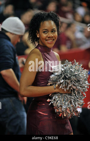 18 janvier 2012 - Philadelphie, Pennsylvanie, États-Unis - un membre du Temple de pierres précieuses diamant attend que l'extrémité de la partie de basket-ball de NCAA entre le temple des hiboux et les explorateurs à la LaSalle Liacouras Center de Philadelphie. LaSalle battre Temple 76-70. (Crédit Image : © Ken Inness/Southcreek/ZUMApress. Banque D'Images