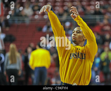 18 janvier 2012 - Philadelphie, Pennsylvanie, États-Unis d'Amérique - LaSalle Explorers guard Tireek Duren # 3 sur la cour pendant les exercices d'arborant avant une conférence de l'Atlantique 10 match entre la LaSalle Explorateurs et Temple Owls a joué à l'Liacourase Center de Philadelphie. LaSalle battre Temple Banque D'Images