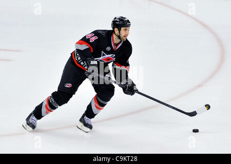 Janvier 20, 2012 - Raleigh, Caroline du Nord, États-Unis - le défenseur des Hurricanes de la Caroline Jay Harrison (44)pendant les ouragans.jeu tonights capitales défait 3-0 à RBC Centre de Raleigh en Caroline du Nord. (Crédit Image : © Anthony Barham/ZUMAPRESS.com)/Southcreek Banque D'Images