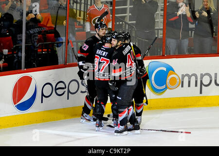 Janvier 20, 2012 - Raleigh, Caroline du Nord, États-Unis - Carolina Hurricanes célébrer après avoir marqué pendant les ouragans.jeu tonights capitales défait 3-0 à RBC Centre de Raleigh en Caroline du Nord. (Crédit Image : © Anthony Barham/ZUMAPRESS.com)/Southcreek Banque D'Images