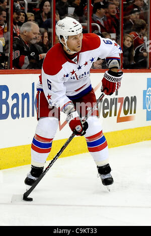 Janvier 20, 2012 - Raleigh, Caroline du Nord, États-Unis - Les Capitals de Washington le défenseur Dennis Wideman (6) au cours de tonights jeu.Les ouragans défait 3-0 à chapiteaux RBC Centre de Raleigh en Caroline du Nord. (Crédit Image : © Anthony Barham/ZUMAPRESS.com)/Southcreek Banque D'Images