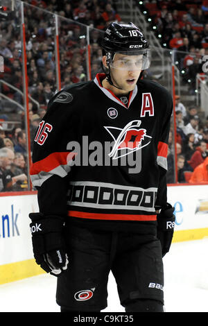 Janvier 20, 2012 - Raleigh, Caroline du Nord, États-Unis - Carolina Hurricanes Brandon Sutter centre (16) pendant les ouragans.jeu tonights capitales défait 3-0 à RBC Centre de Raleigh en Caroline du Nord. (Crédit Image : © Anthony Barham/ZUMAPRESS.com)/Southcreek Banque D'Images