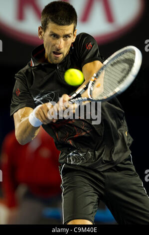 Le 23 janvier 2012 - Melbourne, Victoria, Australie - Novak Djokovic (SRB) en action contre Lleyton Hewitt (AUS) au cours d'un 4ème cycle masculin match le huitième jour de l'Open d'Australie 2012 à Melbourne, Australie. (Crédit Image : © Sydney/faible/ZUMAPRESS.com) Southcreek Banque D'Images