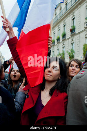 Paris, France, foule de gens, femmes, adolescents arméniens manifestant en faveur de la nouvelle loi contre la négation, Banque D'Images