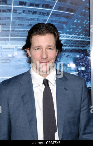 Le 23 janvier 2012 - Hollywood, Californie, États-Unis - Ed Burns lors de la première de la nouvelle vidéo de Summit Entertainment MAN ON A LEDGE, tenue au Grauman's Chinese Theatre, le 23 janvier 2012, à Los Angeles.(Image Crédit : Â© Michael Germana/Globe Photos/ZUMAPRESS.com) Banque D'Images