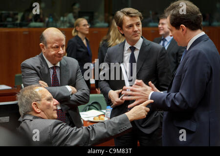 Photo de la réunion Ecofin des ministres des Finances de l'UE ont été, de gauche à droite, Wolfgang Schauble, ministre des Finances, de l'Allemagne. Jacek Rostowski, le ministre des Finances, en Pologne. François Baroin, Ministre des Finances, France. George Osborne, chancelier de l'Échiquier, United Banque D'Images