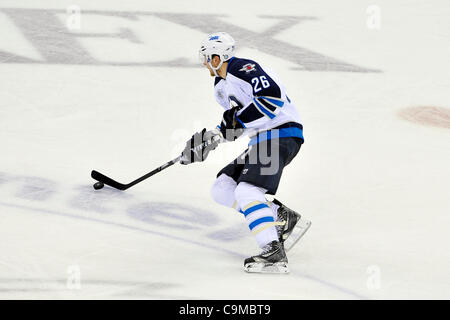 Le 23 janvier 2012 - Raleigh, Caroline du Nord, États-Unis - Winnipeg Jets aile droite Blake Wheeler (26) au cours du jeu.Les ouragans tonights Jets défait 2-1 au RBC Center de Raleigh en Caroline du Nord. (Crédit Image : © Anthony Barham/ZUMAPRESS.com)/Southcreek Banque D'Images