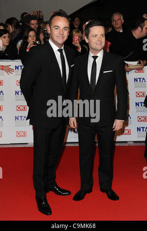 ANTHONY MCPARTLIN & DECLAN DONNELLY - AKA ANT & DEC 2012 PRIX NATIONAL DE TÉLÉVISION O2 Arena Londres Angleterre 25 Janvier 2012 Banque D'Images