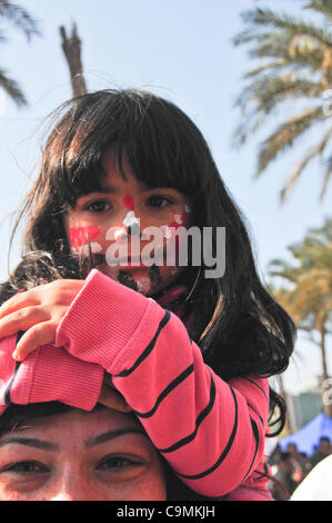 Fille avec visage peint, la démonstration de la place Tahrir, à l'occasion du premier anniversaire de la révolution égyptienne 25 janvier 2012 Banque D'Images