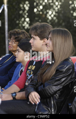 26 janvier 2012 - Hollywood, Californie, États-Unis - Katherine Jackson, Blanket Jackson, Prince Jackson et Paris Jackson lors d'une cérémonie en l'honneur du regretté Michael Jackson avec la main et empreintes de pas dans le ciment, tenue au Grauman's Chinese Theatre, le 26 janvier 2012, à Los Angeles.(Image Crédit : Â© Michel Banque D'Images