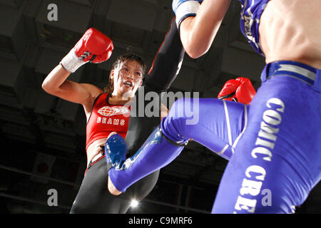 RENA, le 29 août 2010 - Shoot Boxing : RENA en action contre l'ai Takahashi lors du tournoi mondial de boxe Shoot 'Filles' S-cup 2010 match final à Grand Prince Hotel Akasaka de Tokyo, Japon. (Photo par Yoshifumi Nakahara/AFLO) Banque D'Images