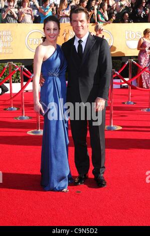 Diane Lane, Josh Brolin pour des arrivées à 18e édition de la Screen Actors Guild (SAG Awards - Arrivals, Shrine Auditorium, Los Angeles, CA, 29 janvier 2012. Photo par : Elizabeth Goodenough/Everett Collection Banque D'Images