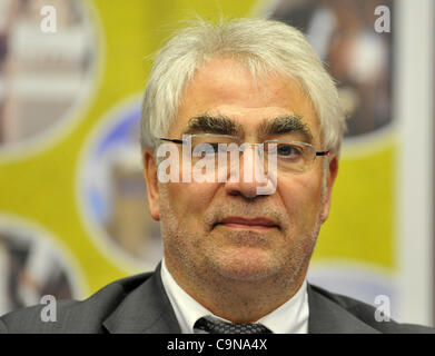 Westinghouse Electric Company président pour l'Europe, Moyen-Orient et Afrique (EMEA) Région Yves Brachet est vu lors d'une conférence de presse à Prague, République tchèque le 30 janvier 2012. Westinghouse Company, qui fonctionne pour l'achèvement de la centrale nucléaire de Temelin, a signé un accord sur l'avenir de l'exploitation Banque D'Images