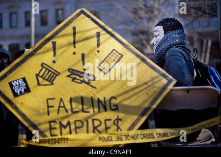 Le 30 janvier 2012 - Washington, District of Columbia, États-Unis - La date limite pour le midi avec les manifestants occuper D.C. pour retirer du matériel de camping de D.C.'s McPherson Square sans aucune confrontation avec la police. Les manifestants disent qu'ils vont de front si National Park Service police de faire respecter un Banque D'Images