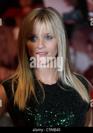 London, UK, 30/01/2012 Reese Witherspoon arrive pour le ce, c'est la guerre - UK Premiere à Londres (crédit Image : Appuyez sur2000/Alamy Banque D'Images